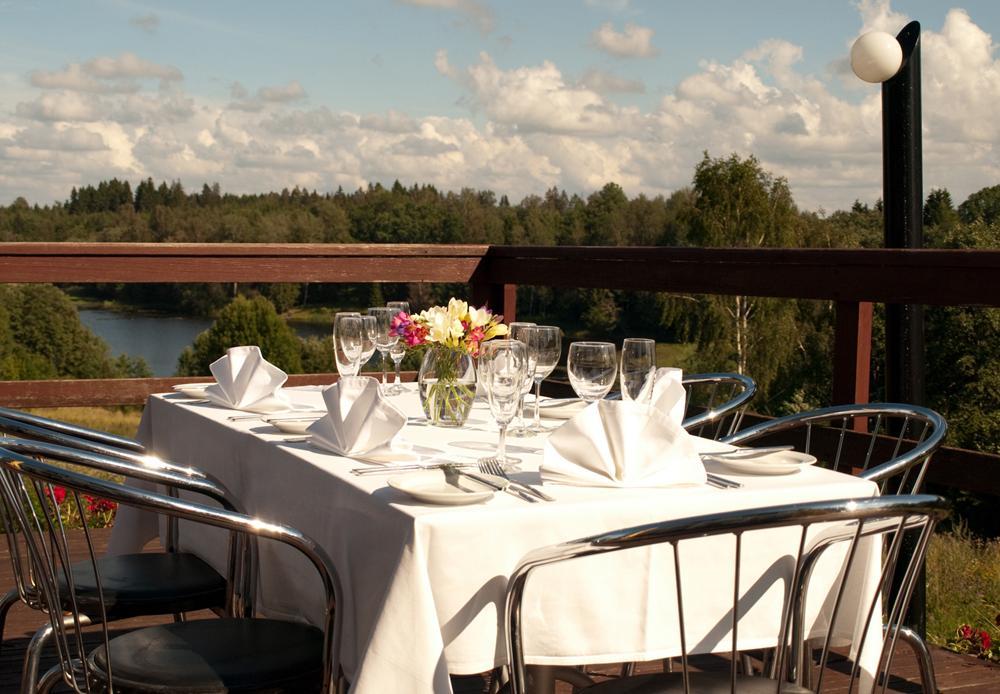 Hotel Sanvilla Sigulda Exteriör bild